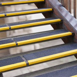 Long fiberglass stair nosing - ERP accessibility