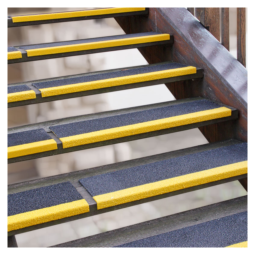 Long fiberglass stair nosing - ERP accessibility