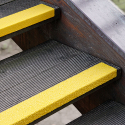 Short fiberglass stair nosing profile - ERP accessibility