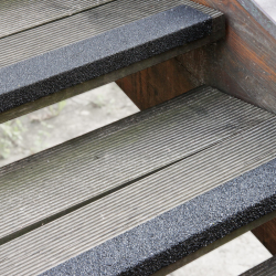 Short fiberglass stair nosing profile - ERP accessibility