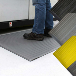 Anti-fatigue mats for dry environments